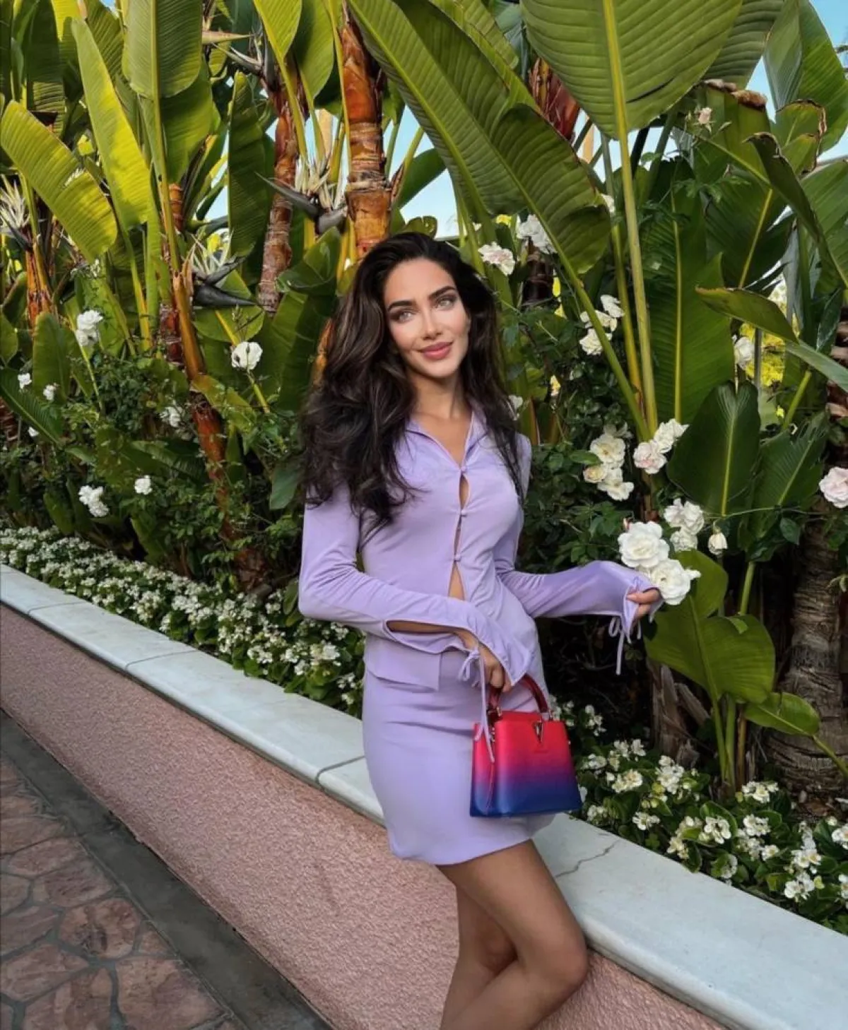 إطلالات بألوان مرحة صيفية من جيسيكا قهواتي