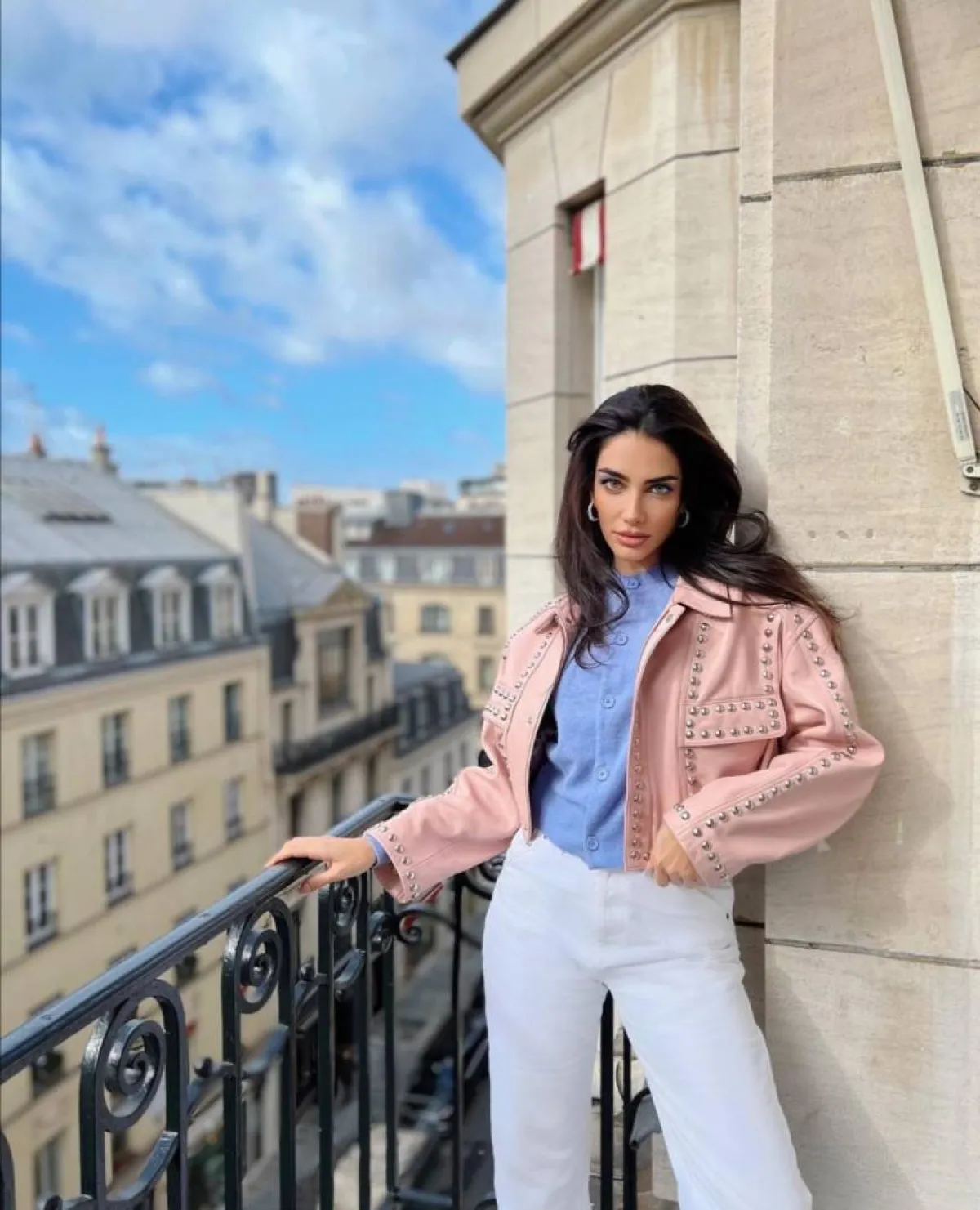 إطلالات بألوان مرحة صيفية من جيسيكا قهواتي