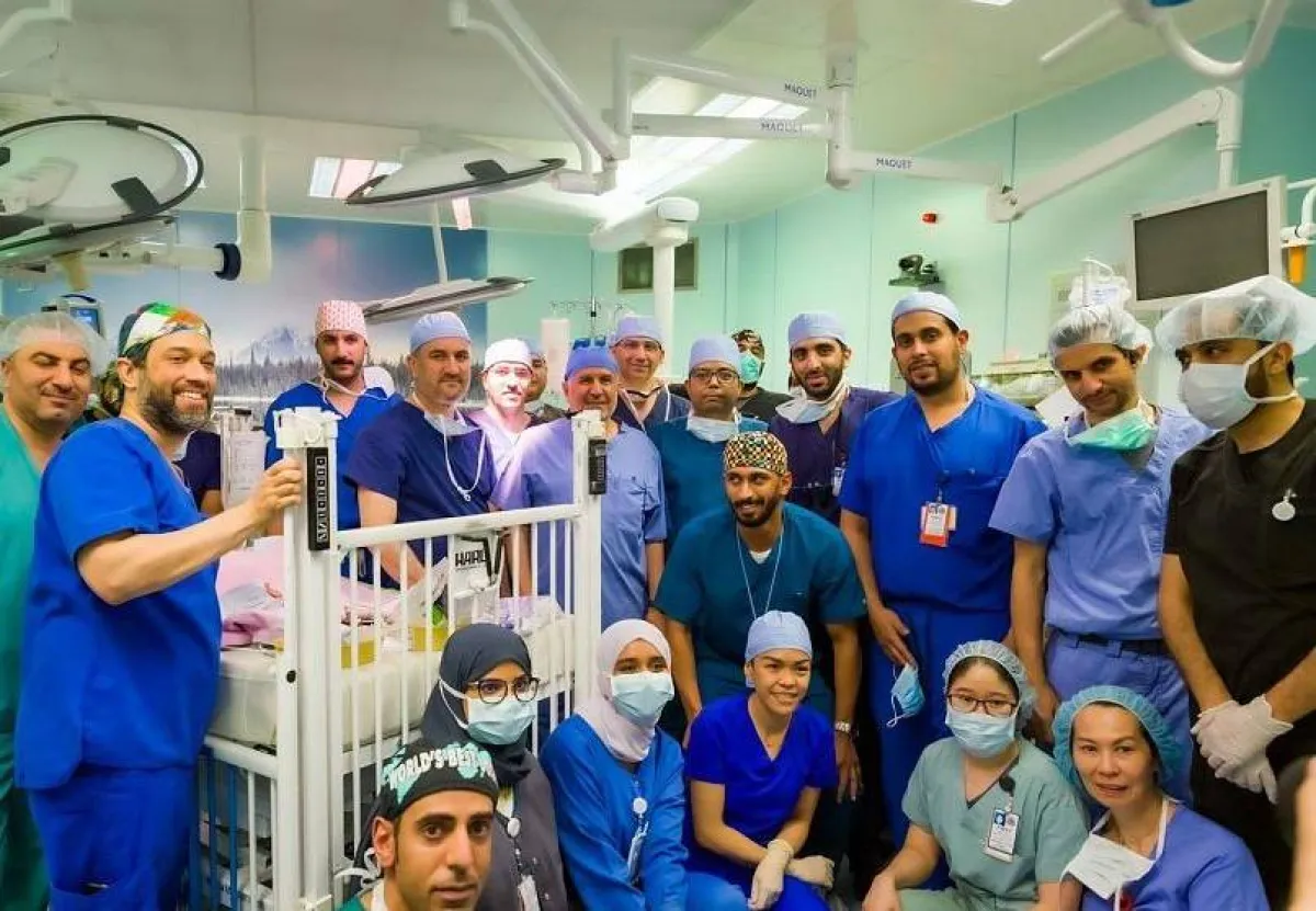 الفريق الطبي المشارك بالعملية. الصورة من "واس"