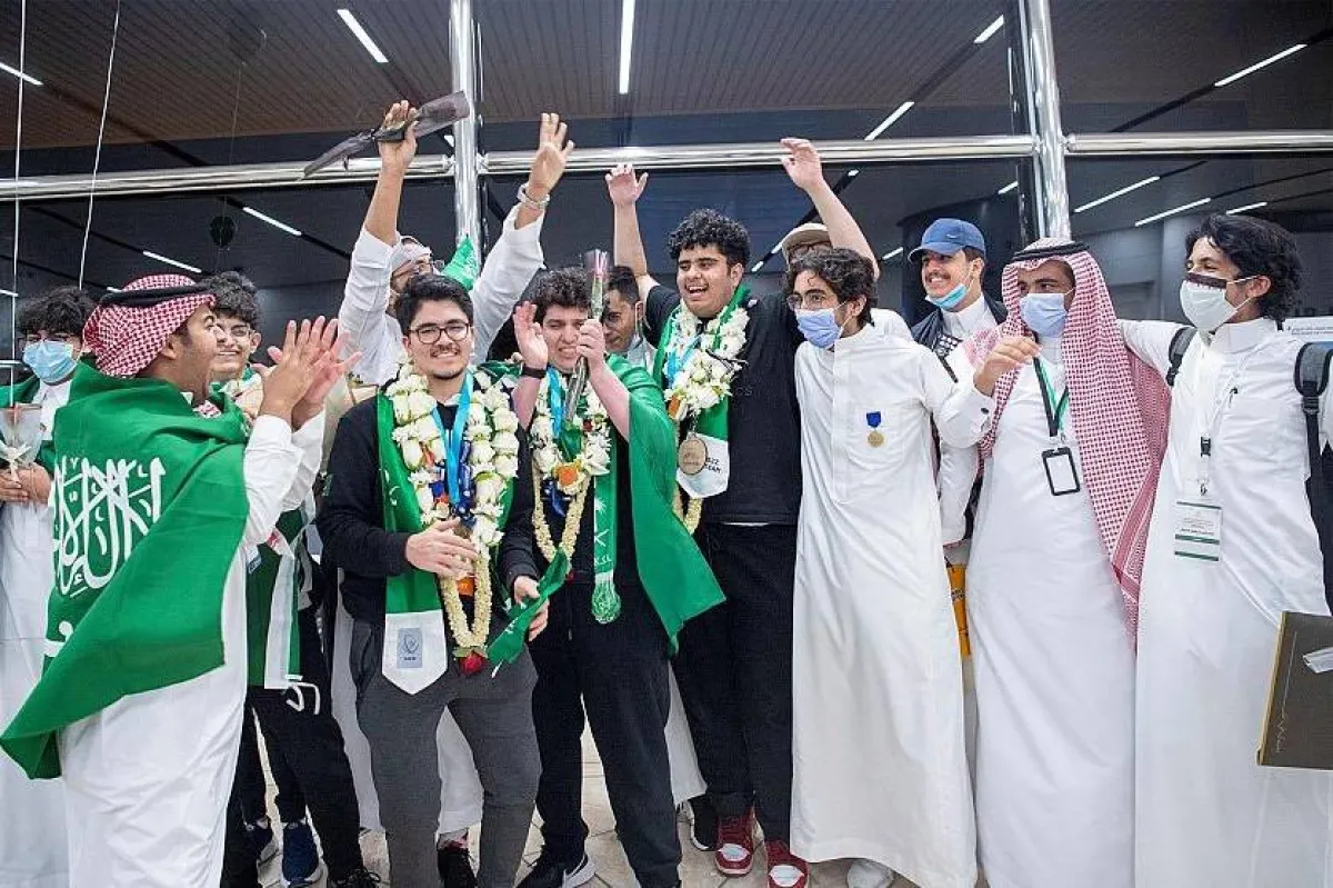 وصول الفريق الفائزة إلى أرض الوطن. الصورة من "واس"