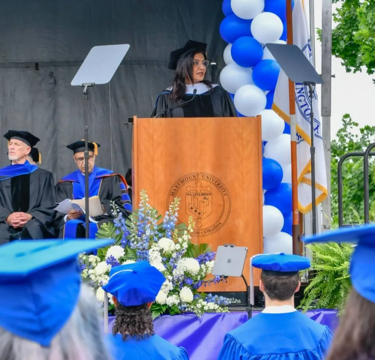 الأميرة ريما أثناء إلقائها لكلمة في الجامعة. الصورة من تويتر Reema Bandar Al-Saud