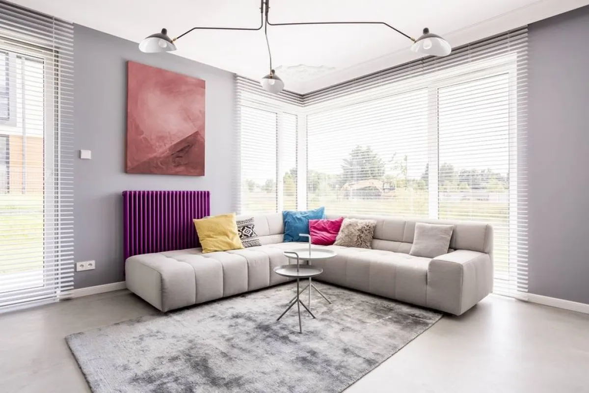 من نصائح الديكور، عرض قطعة فنية واحدة كبيرة على الجدار، عوضاً عن مجموعة منها