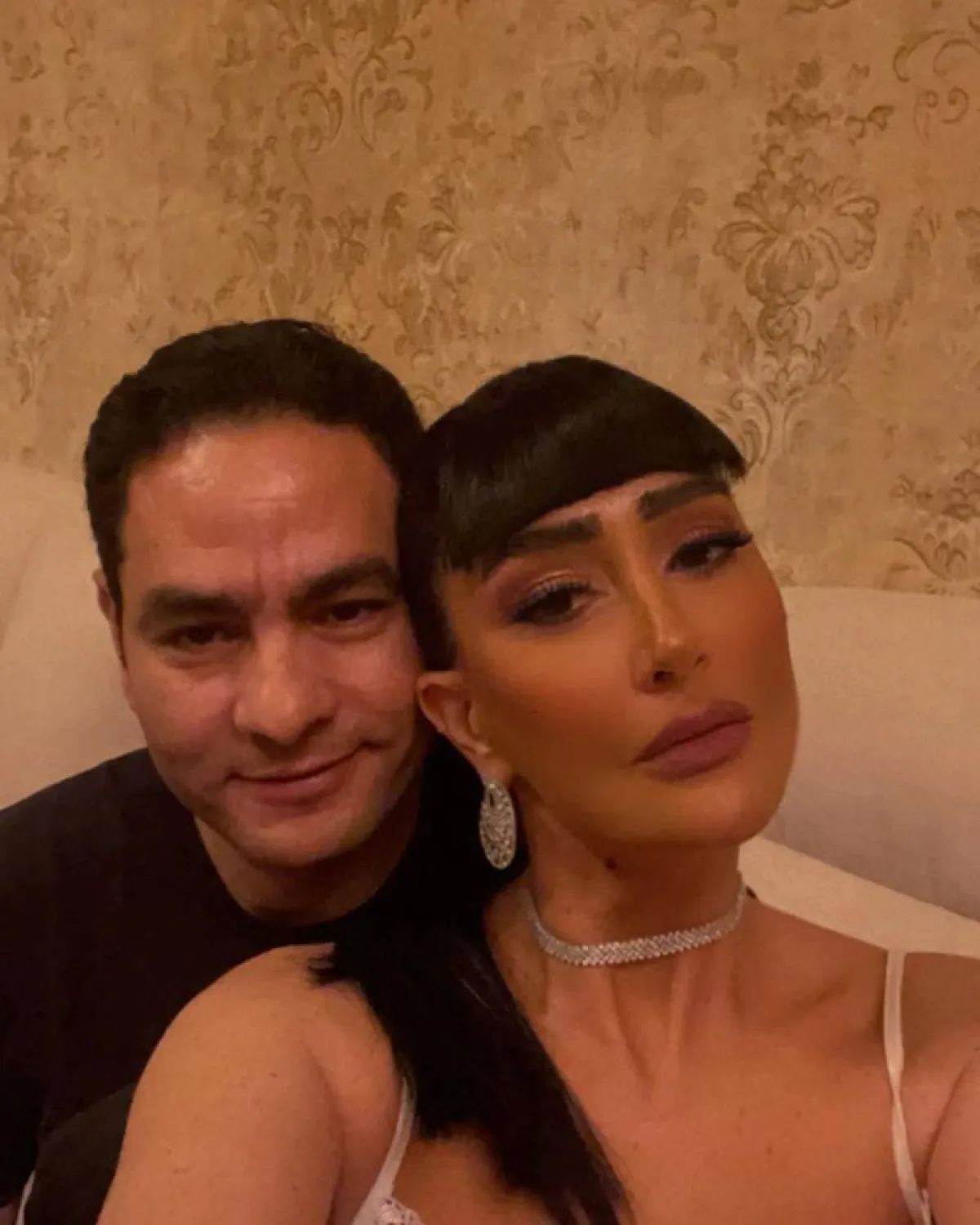 غادة عبد الرازق برفقة زوجها - الصورة من حسابها على انستغرام