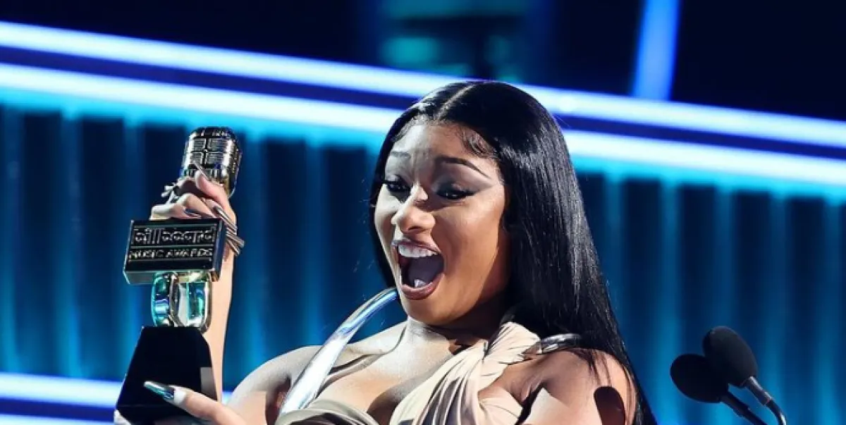 ميغَان ذا ستاليون - الصورة من حساب BBMAs على إنستغرام