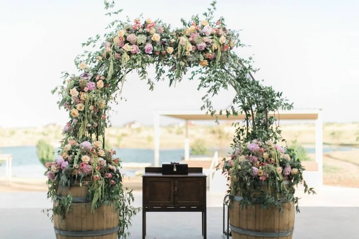 الأعراس على الطريقة الأميركيّة تعتمد على الديكورات البسيطة 