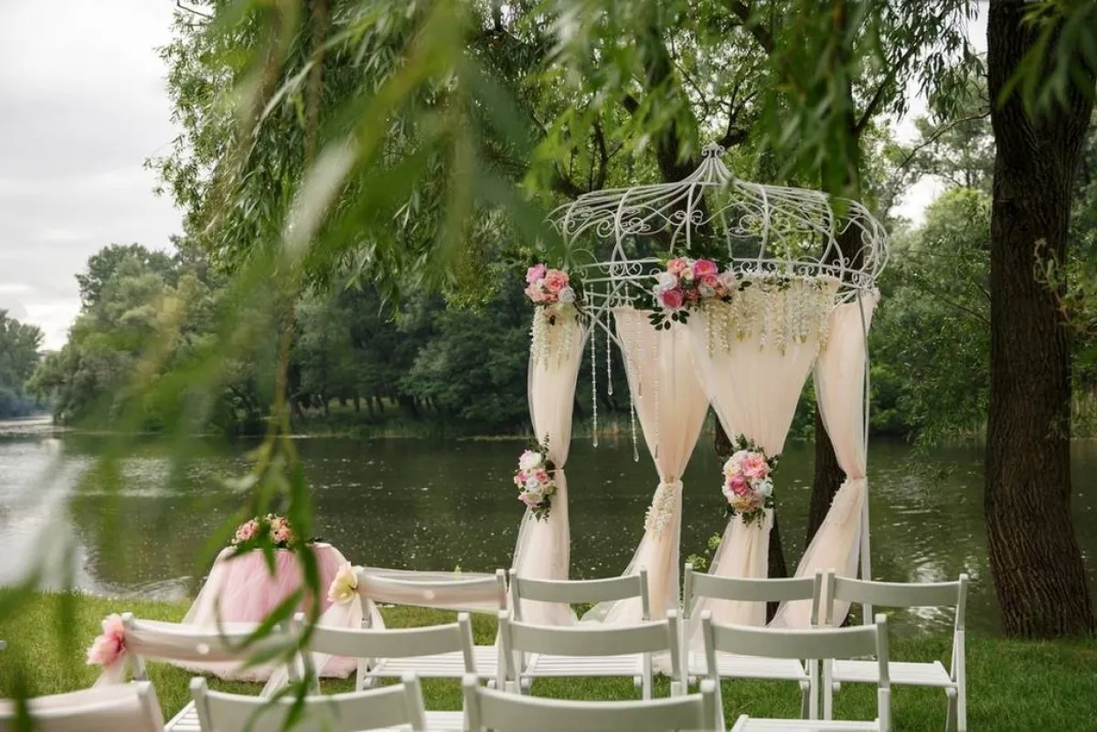 الأعراس المنظّمة حسب الطريقة الأميركيّة توقّت في النهار