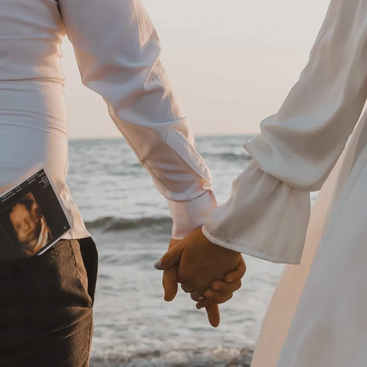 صورة لحامل وزوجها