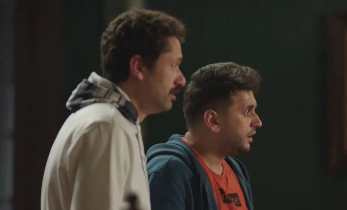 مصطفى خاطر وكريم محمود عبد العزيز من كواليس مسلسل " البيت بيتي" - الصورة من صفحة منصة شاهد على موقع " انستغرام"