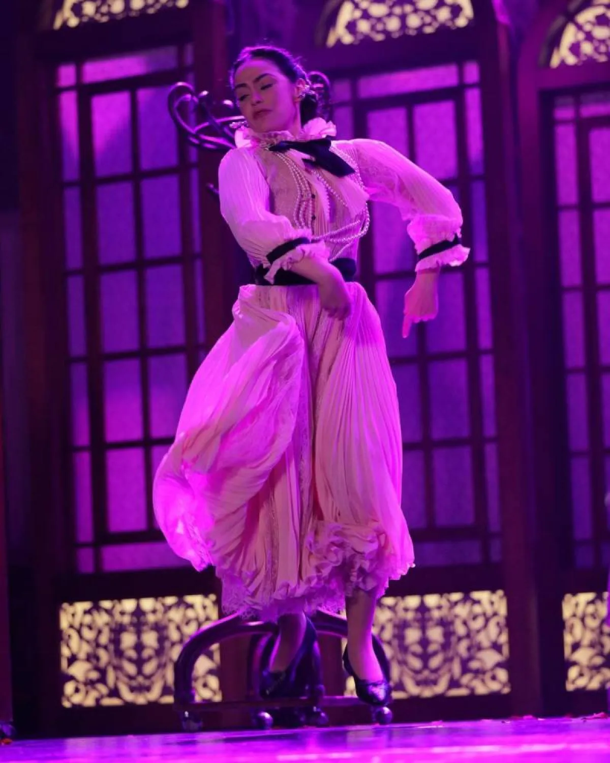 شريهان من كواليس مسرحية " كوكو شانيل " - صورة من صفحتها على موقع " انستغرام"