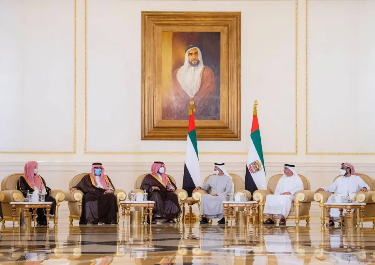 ولي العهد يقدم واجب العزاء في وفاة الشيخ خليفة بن زايد - الصورة من واس