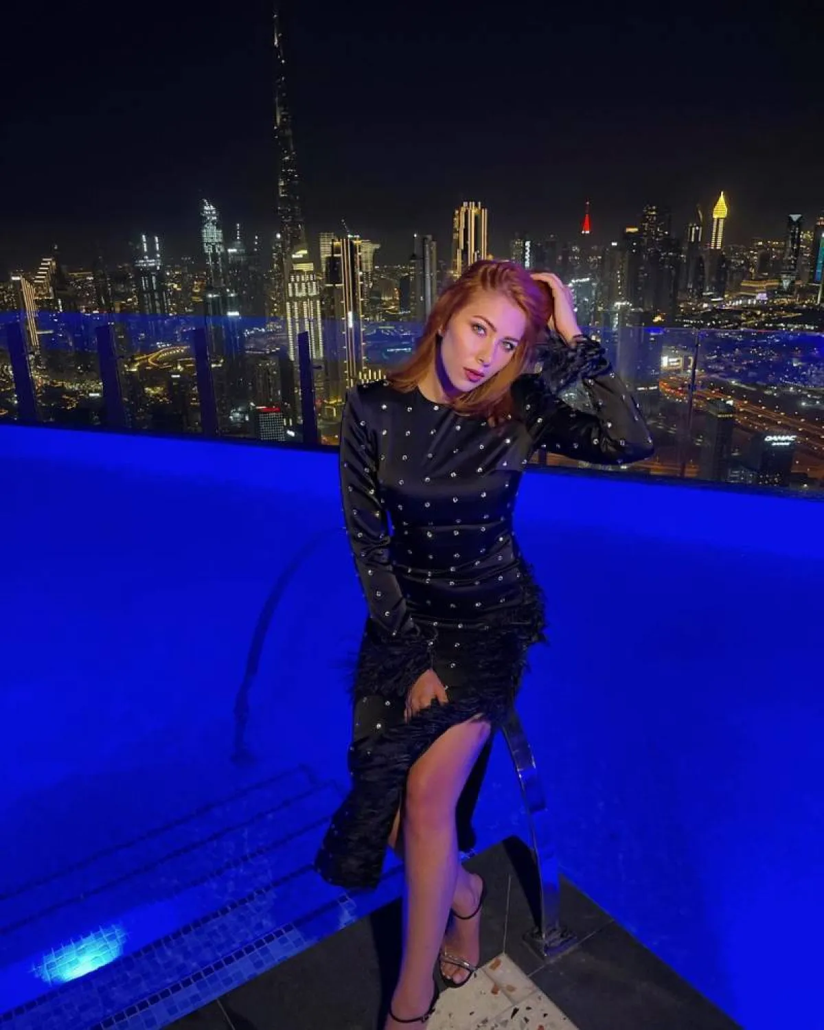 دانييلا رحمة بفستان راقٍ باللون الأسود