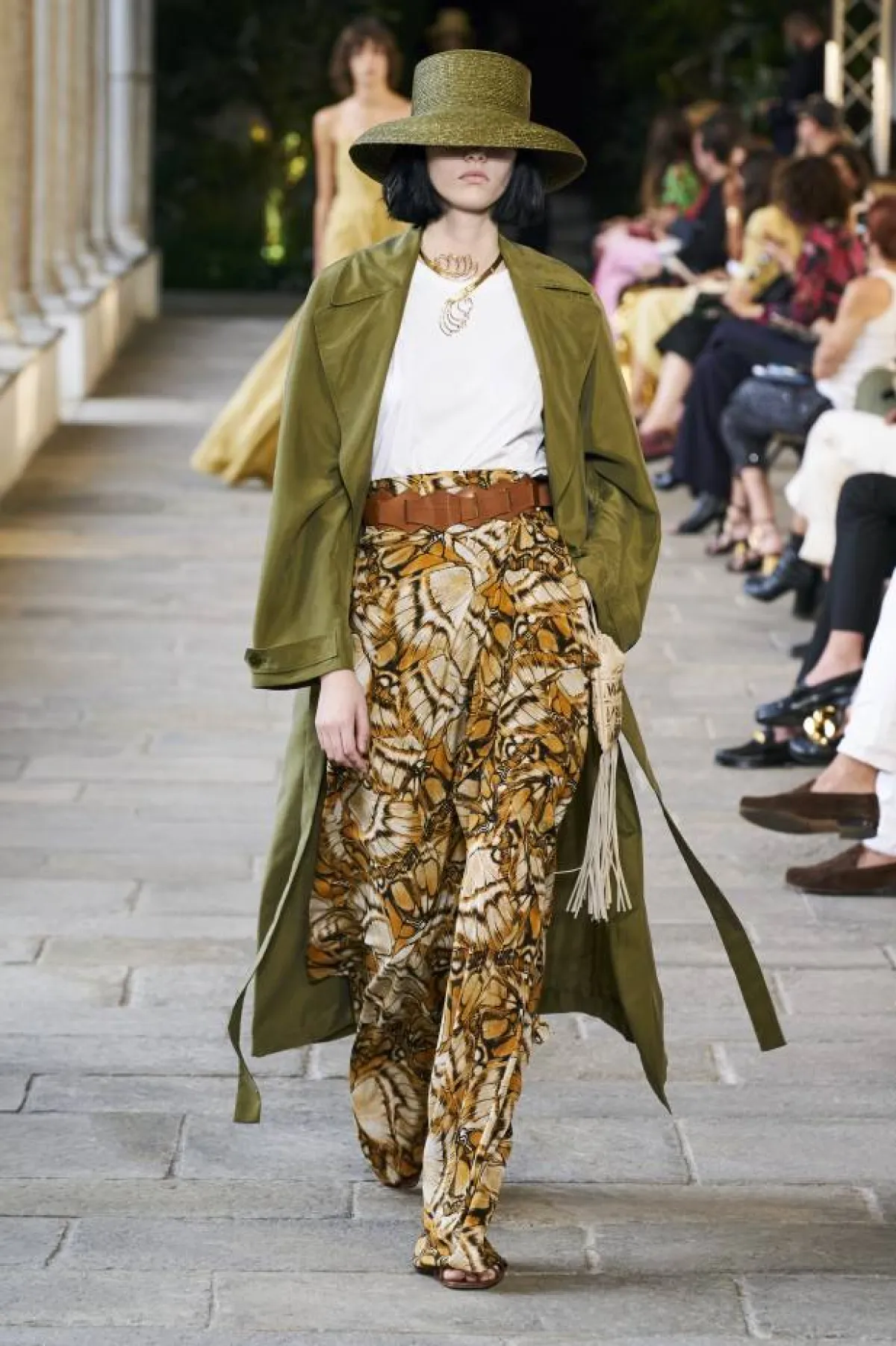 طرق تنسيق اللون البني في الصيف