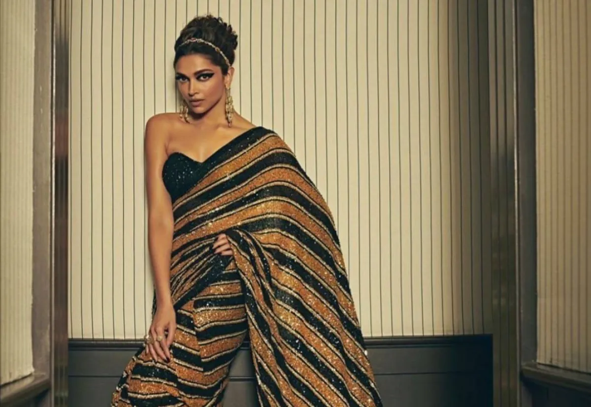 ديبيكا بادكون بالساري الأسود والذهبي- الصورة من قصص إنستغرام الخاص بها