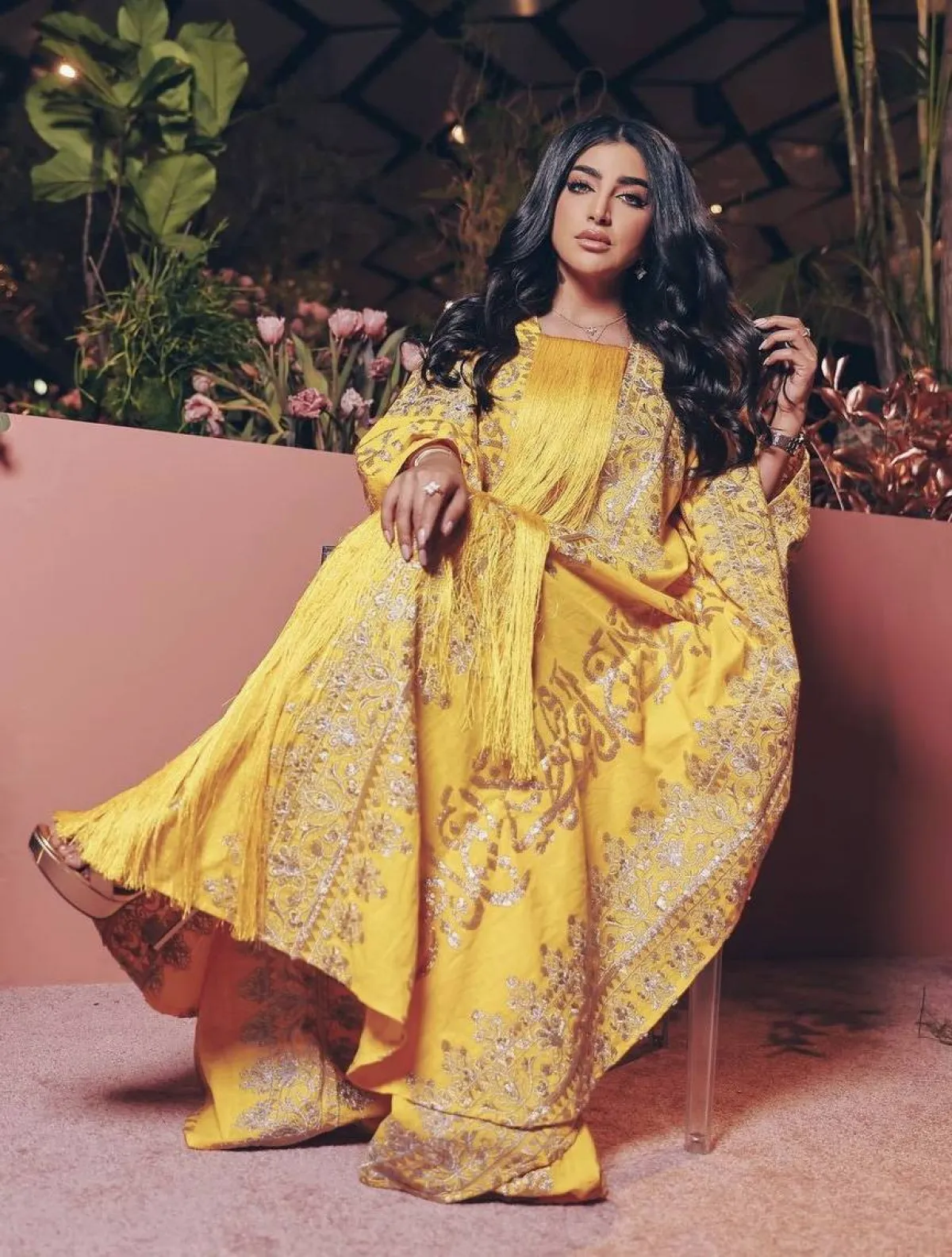 جلابية بكتابات عربية