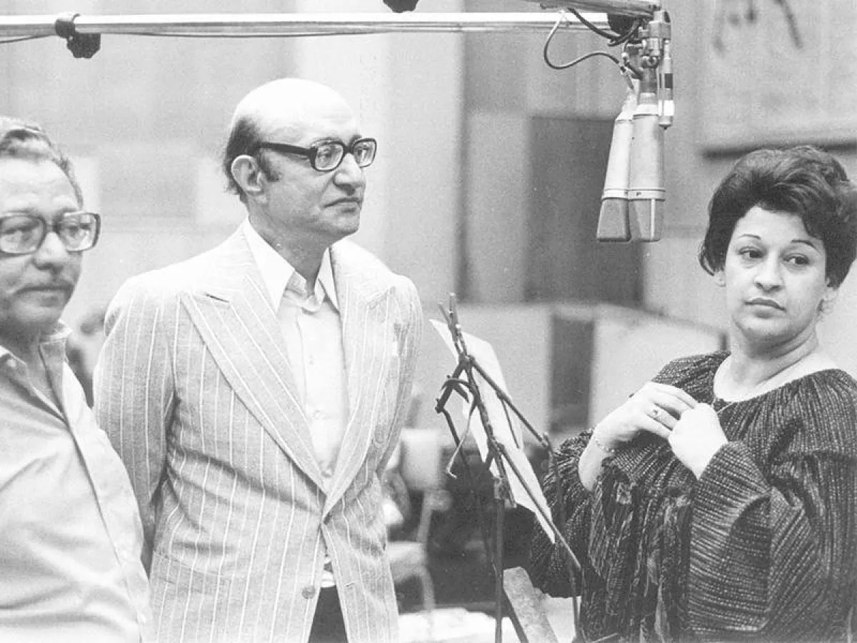 وردة مع محمد عبد الوهاب- الصورة من موقع باسم وردة الجزائرية على الفيسبوك