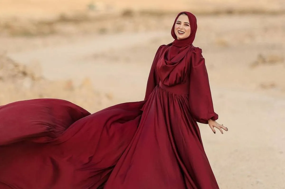 إطلالات باللون البرغندي للمحجبات