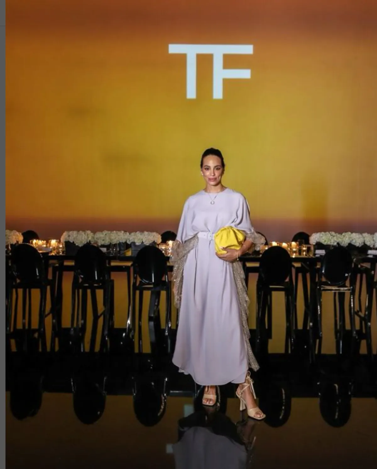 زينب الحلو تحمل حقيبة من توم فورد 