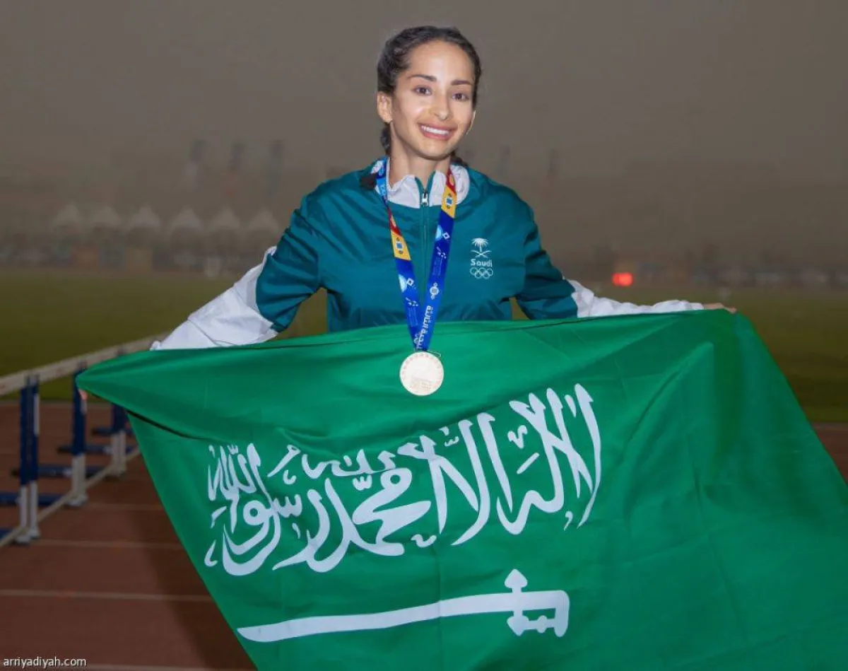 حصدت العداءة السعودية مزنة النصارالميدالية البرونزية خلال دورة الألعاب الخليجية الثالثة في الكويت 