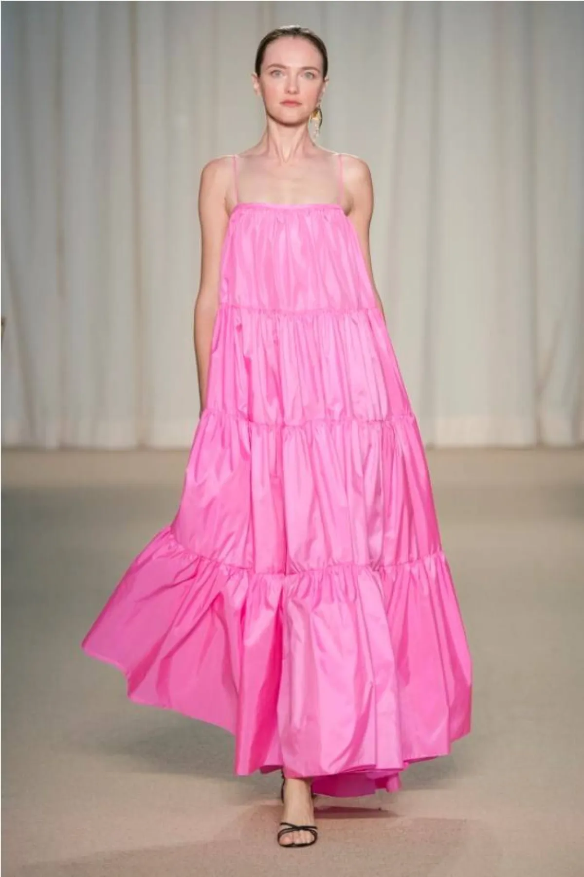 فساتين باللون الزهري الناعم من آدم ليبس  Adam LIppes