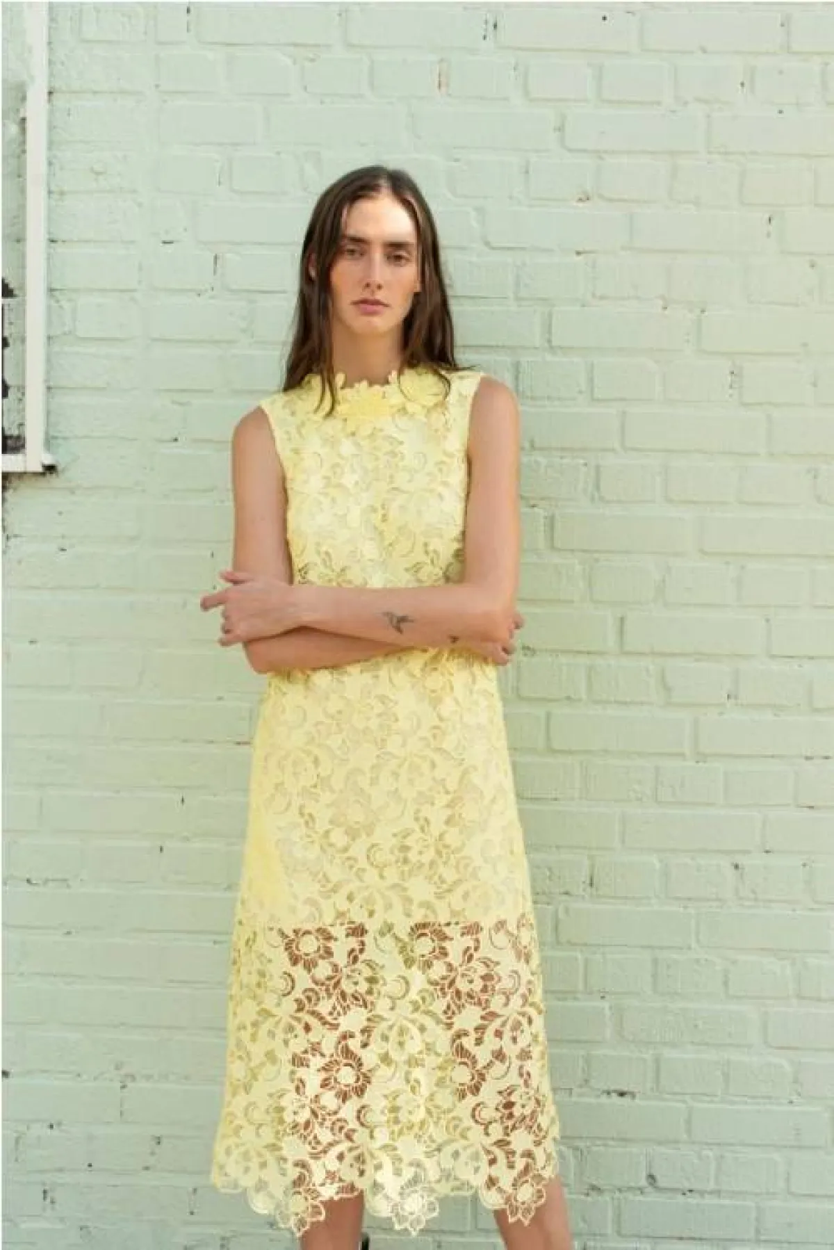 إطلالة باللون الأصفر من اكنفاس  Aknvas