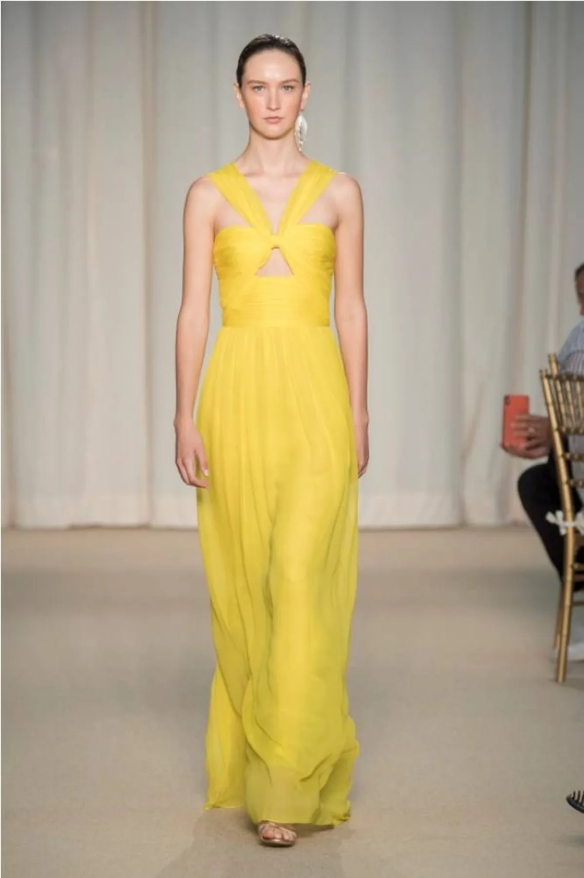 إطلالات باللون الأصفر من آدم ليبس  Adam Lippes