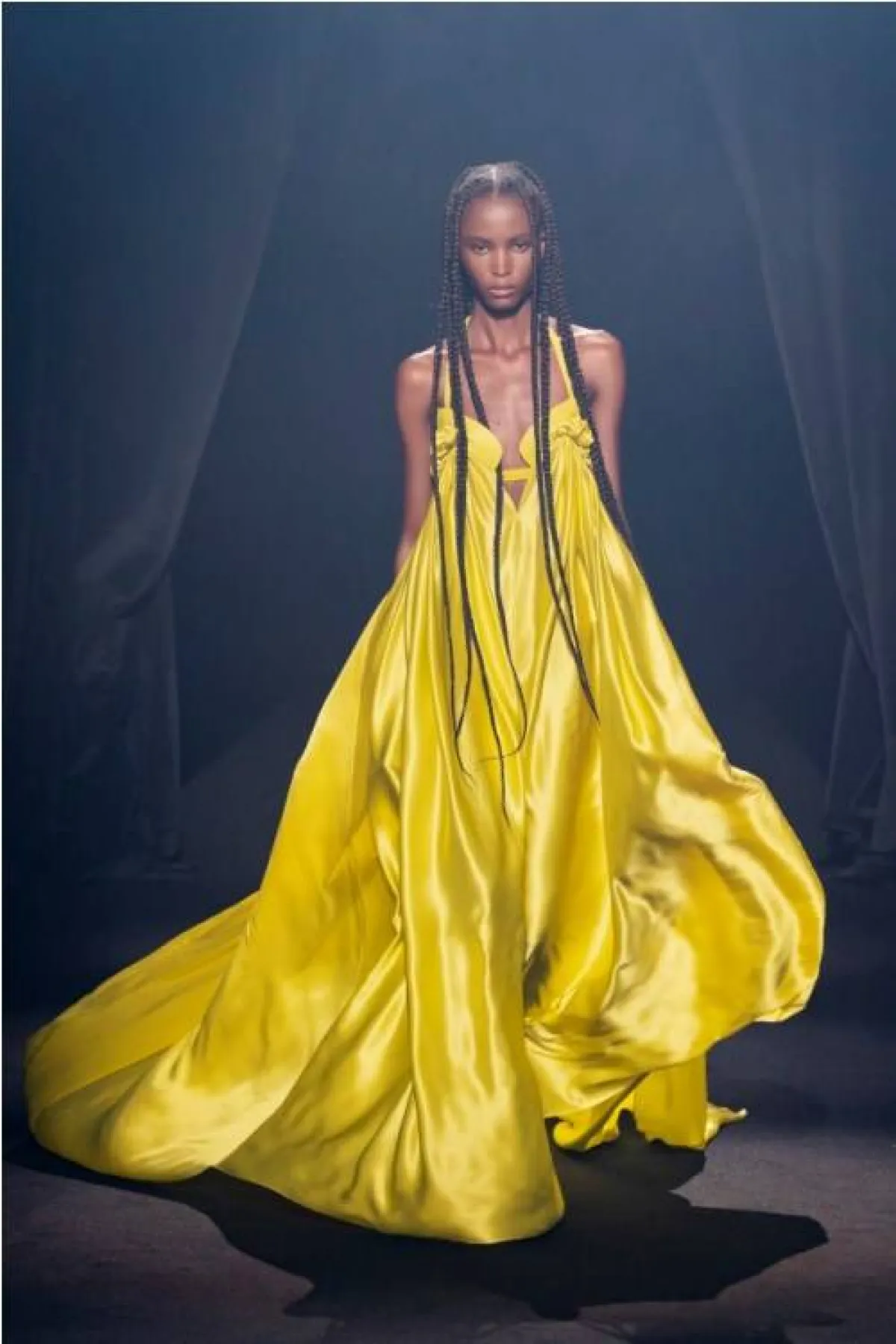 إطلالة باللون الأصفر من إي زاد فاكتوري  Az Factory