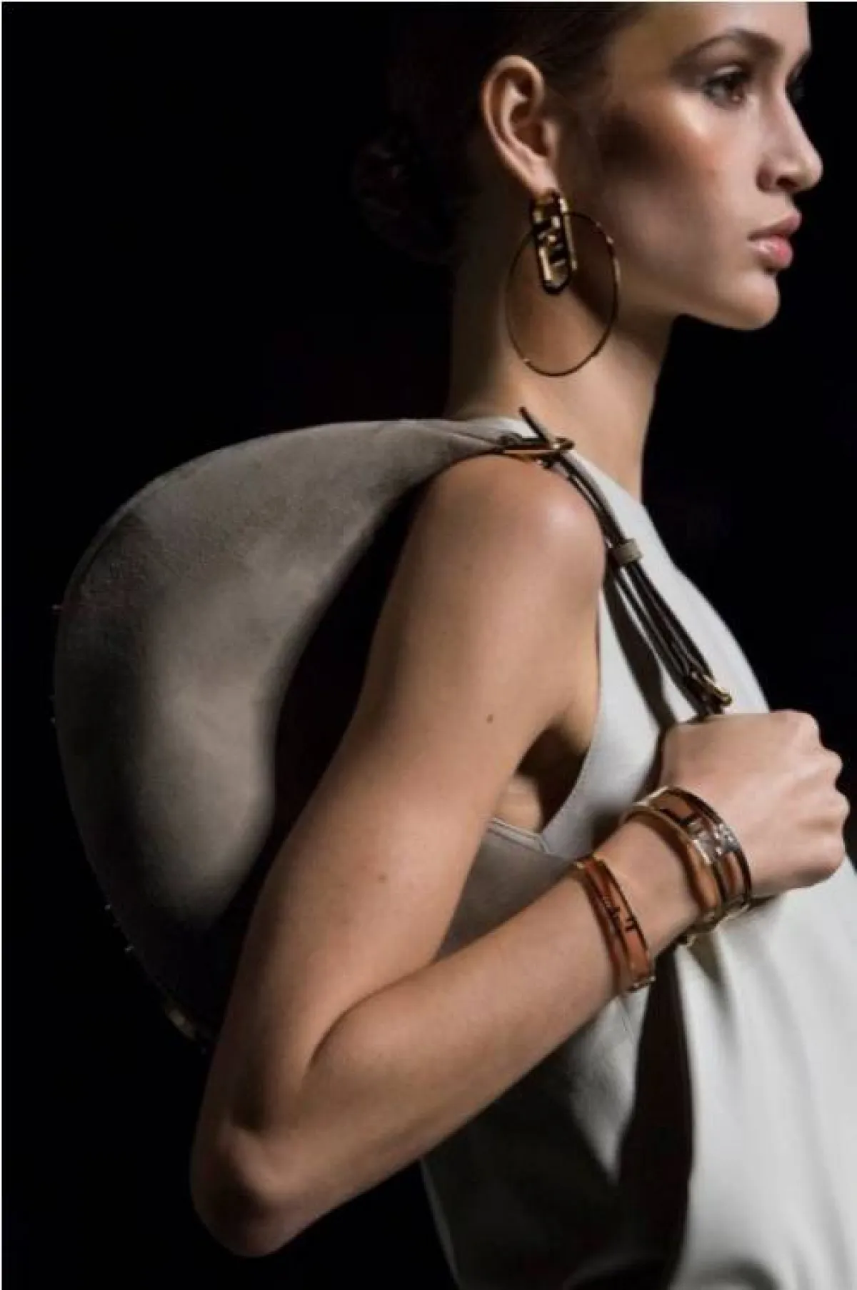 حقيبة الكتف من فندي  Fendi