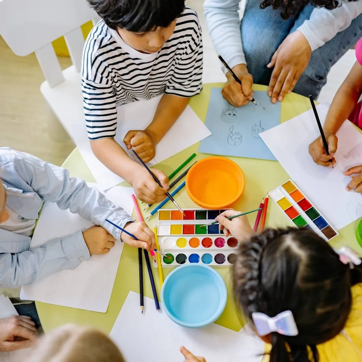 صورة لعدد من الأطفال