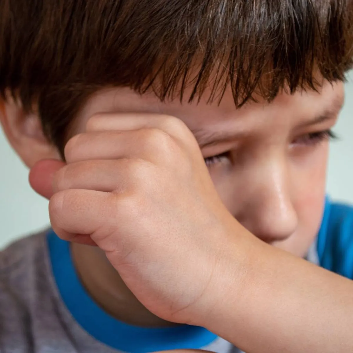 صورة لطفل يبكي