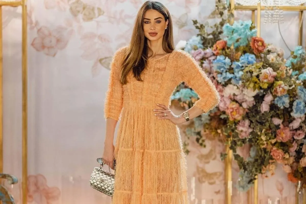 إطلالات محتشمة من أنابيلا هلال