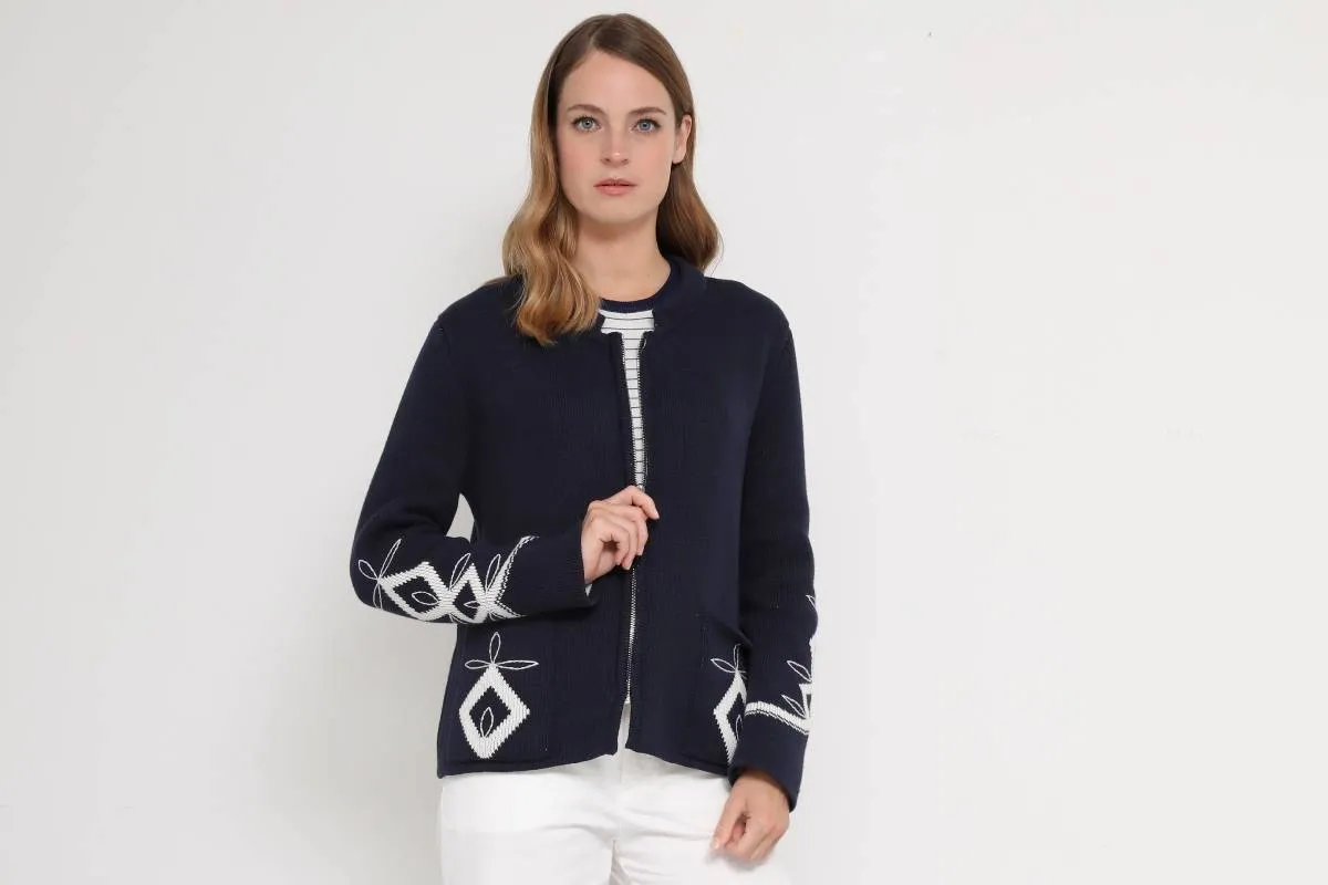 تنسيق السروال الأبيض في إطلالاتك