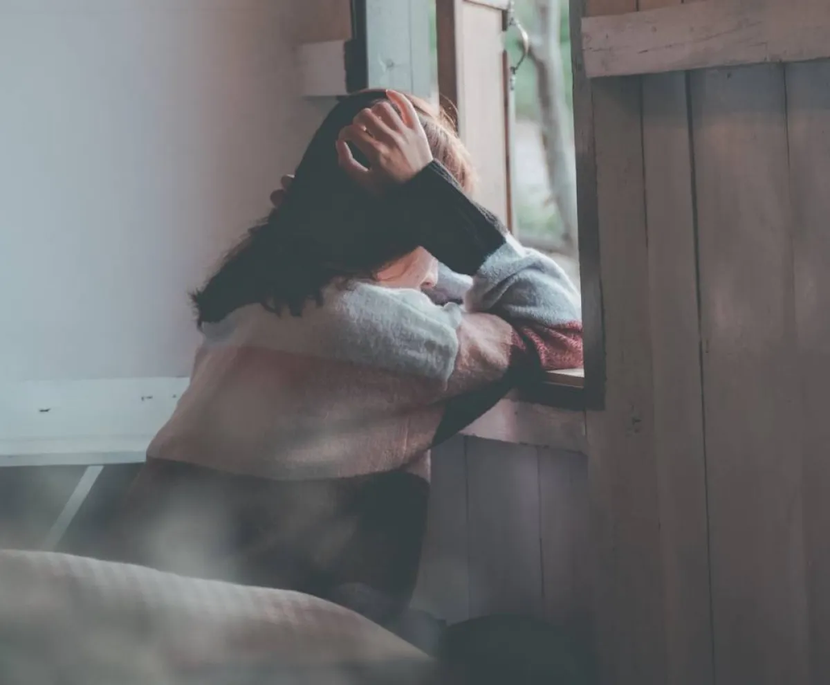 صورة لامرأة وحيدة