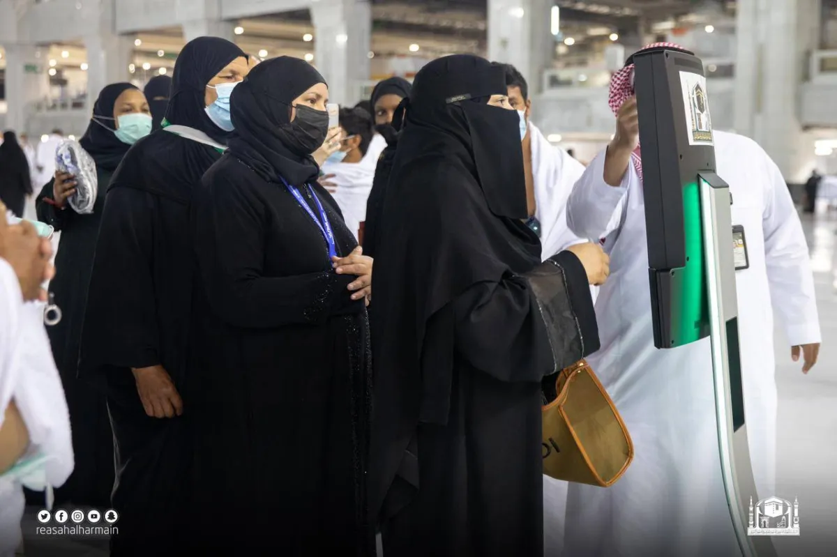 روبوت ذكي لتقديم خدمات الإفتاء الشرعي في المصليات النسائية بالمسجد الحرام