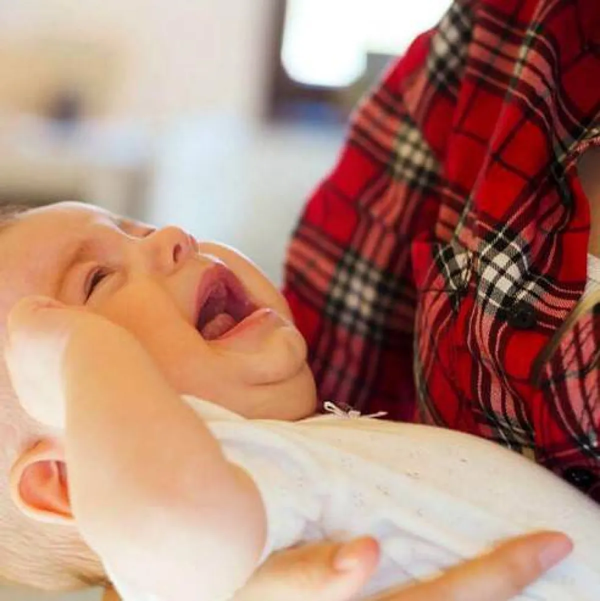 صورة لطفل يبكي