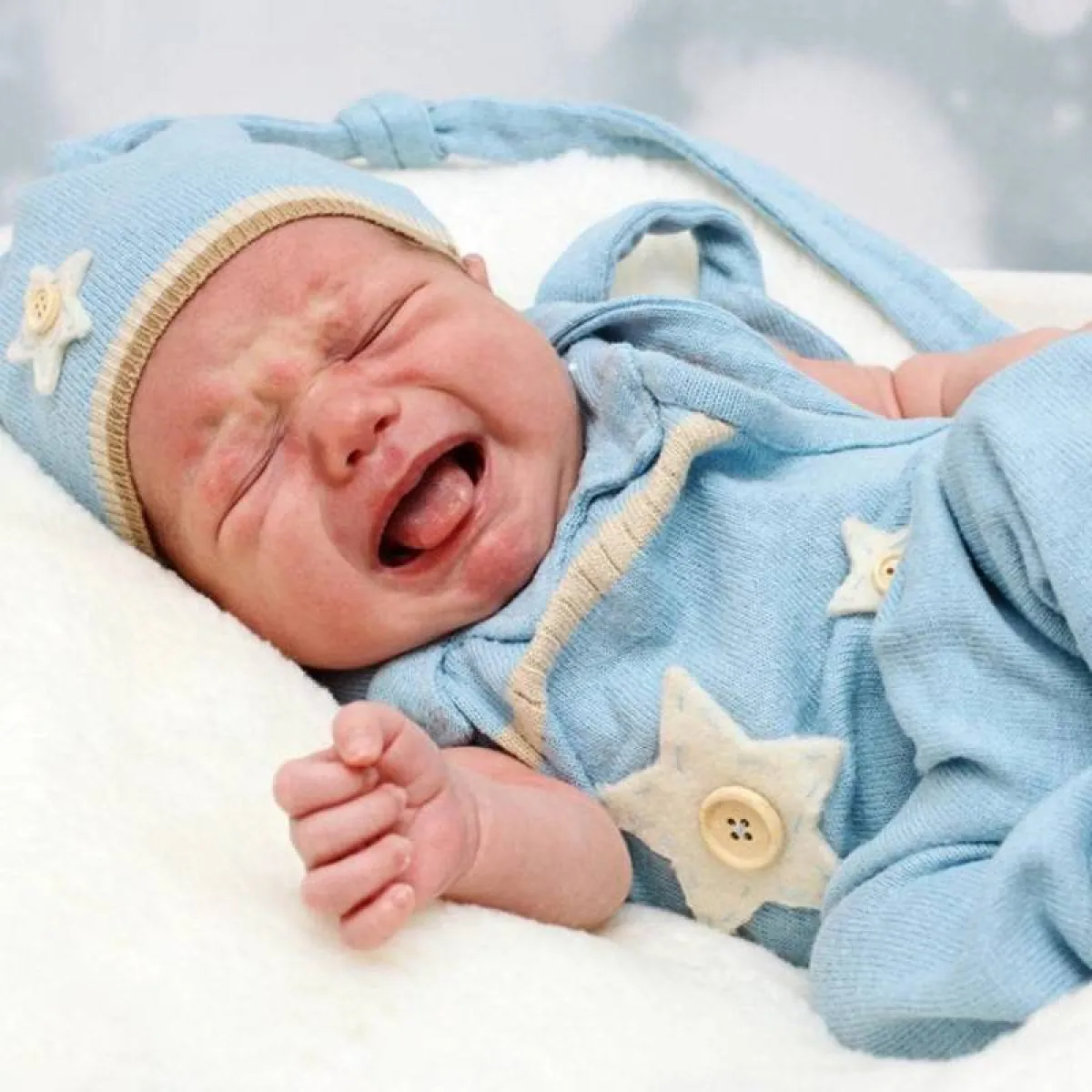 صورة لطفل يبكي