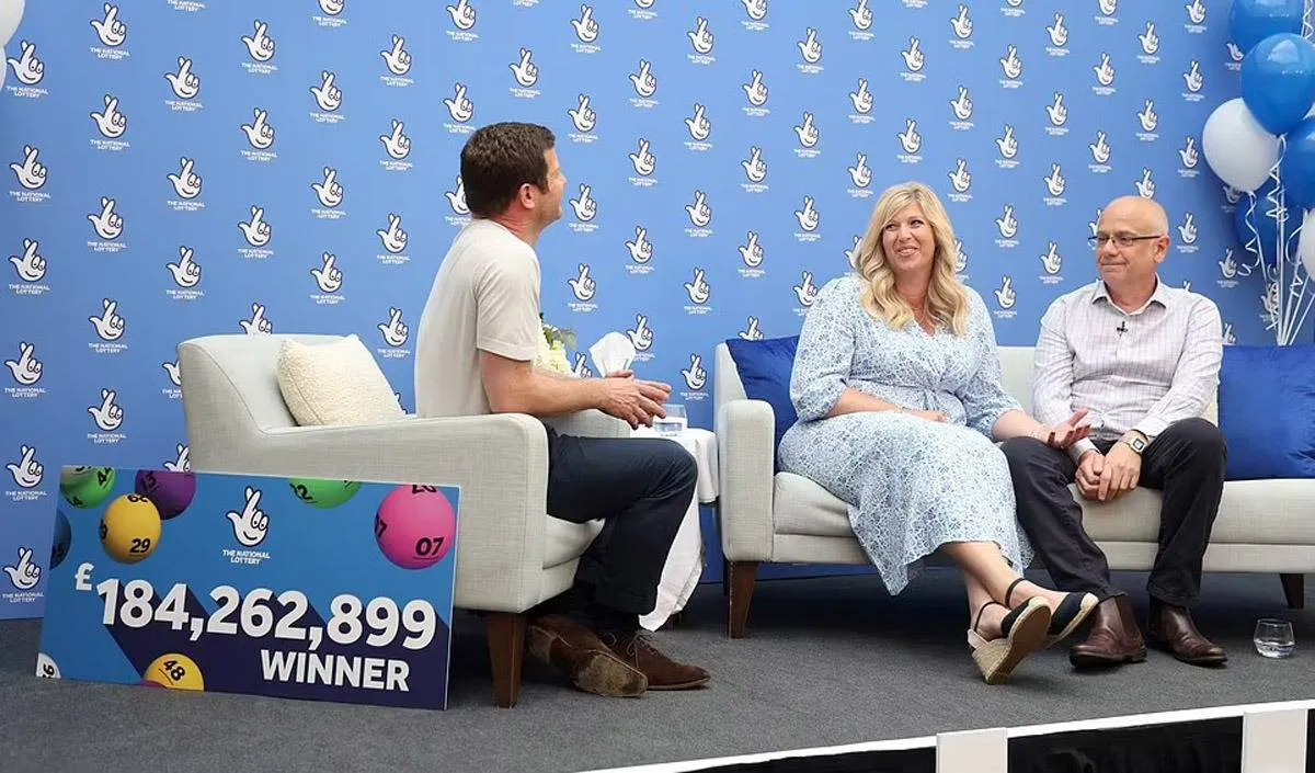 بريطانيان يفوزان بأكبر جائزة "يانصيب" *