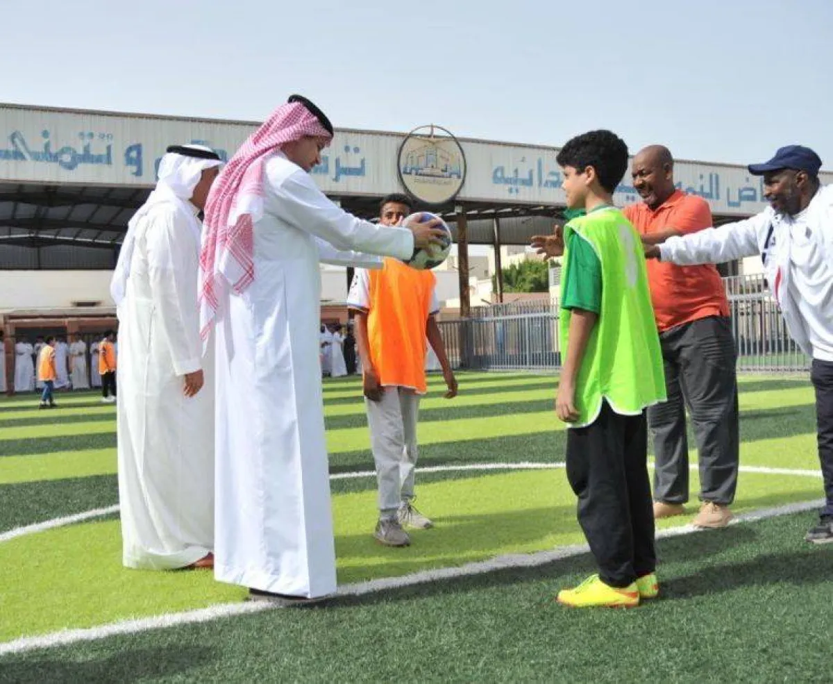 مدير تعليم جدة يشارك الطلبة