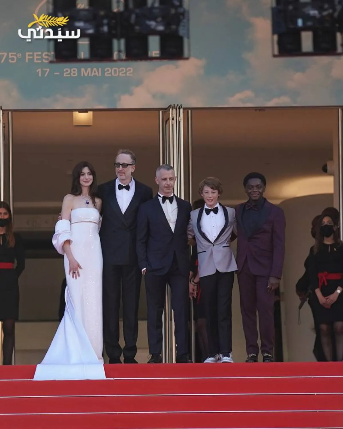 آن هاثاواي تصل إلى مهرجان كان - الصورة خاصة بسيدتي