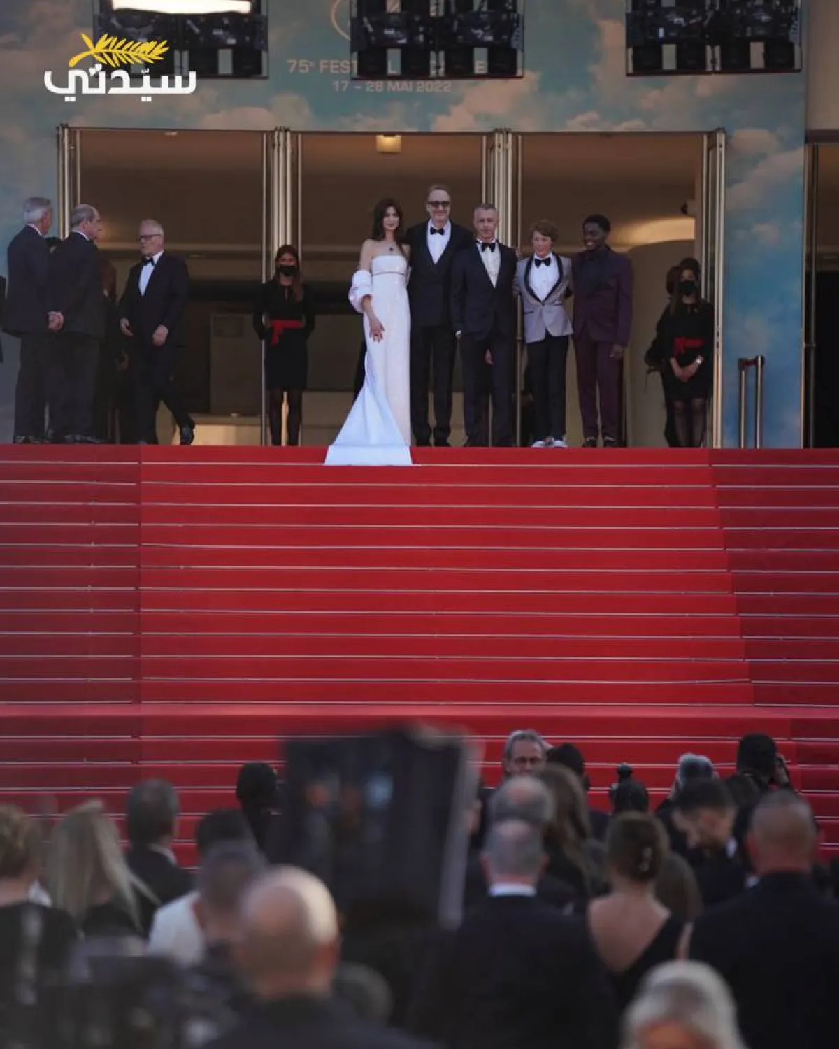 آن هاثاواي تصل إلى مهرجان كان - الصورة خاصة بسيدتي