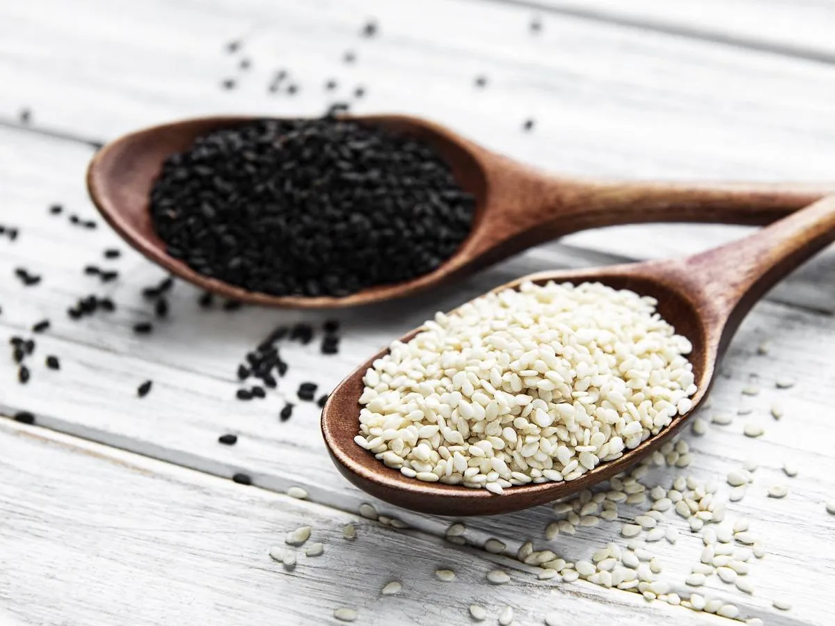 صورة لملعقة من بذورالسمسم