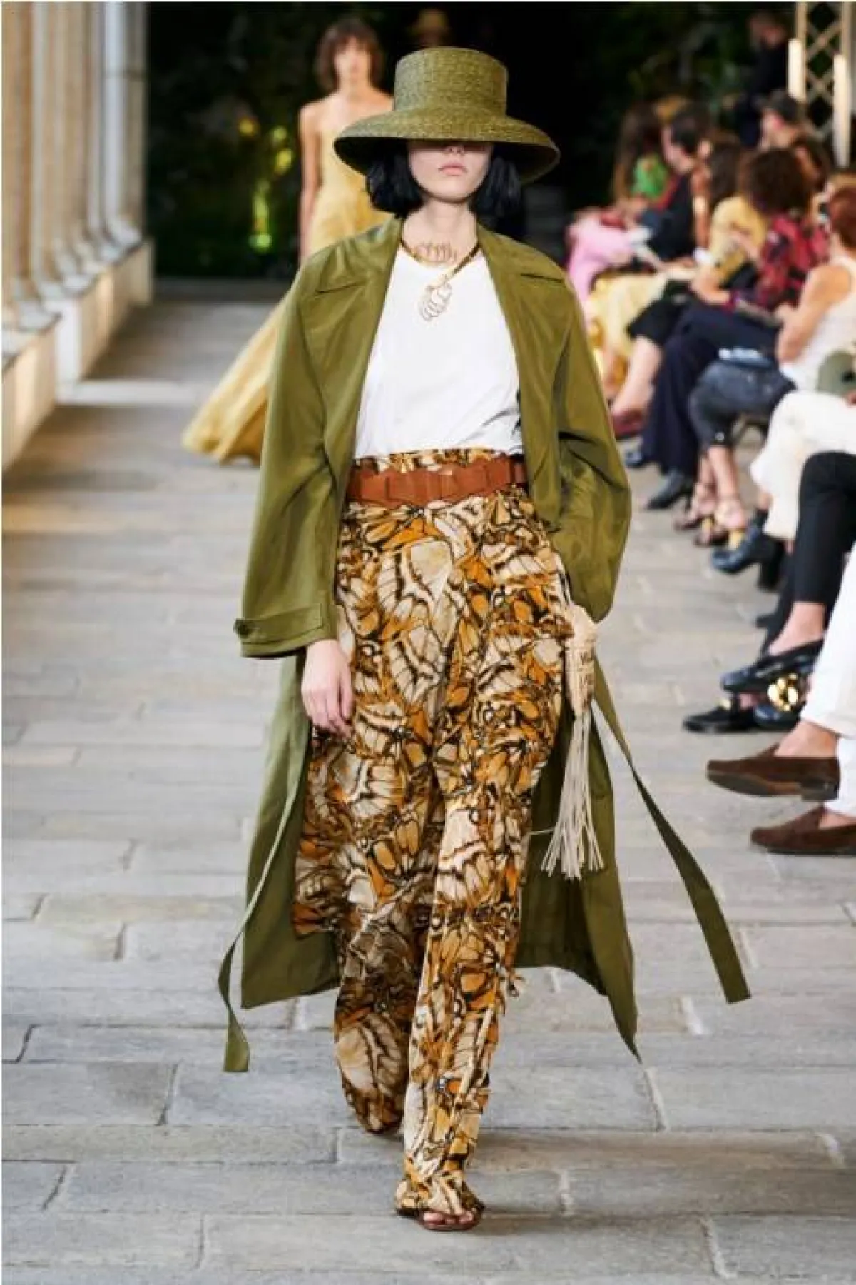 تنسيق الحزام  من ألبيرتا فيريتي  Alberta Ferretti