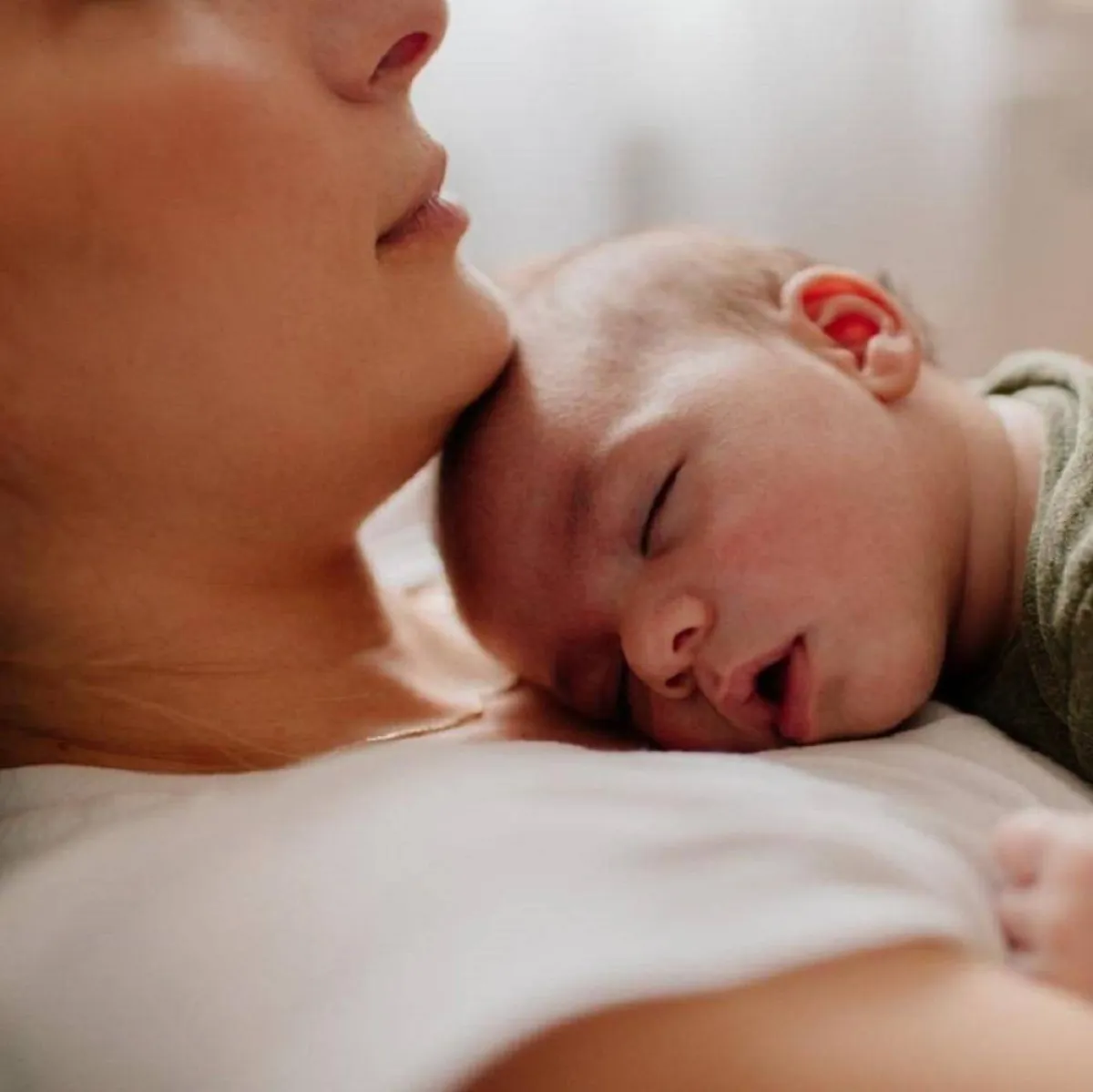 صورة لأم ورضيعها