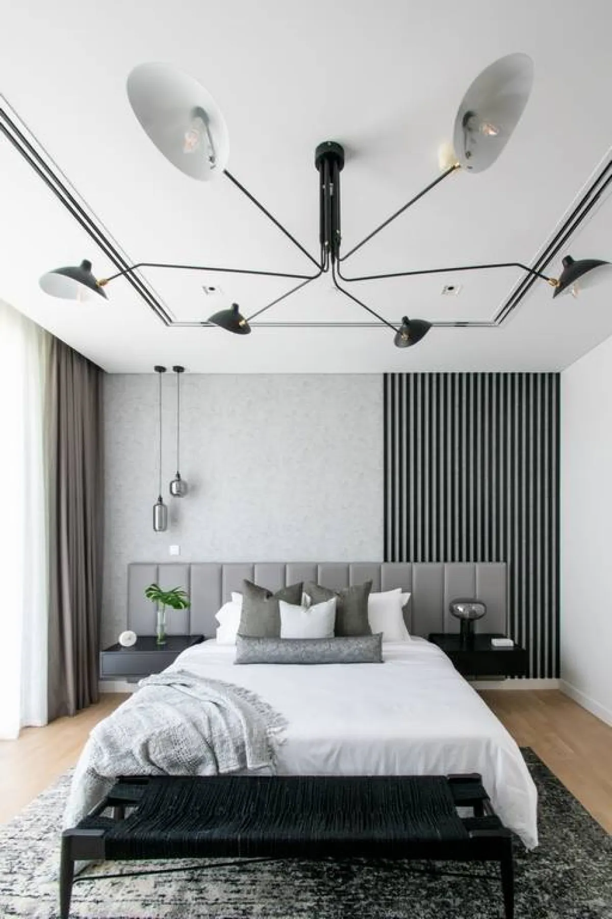 استخدام الألوان المحايدة كقاعدة، يقدّم للمصمّم حريّة تجربة الأنسجة والأنماط المختلفة، حسب "استديو سايا"