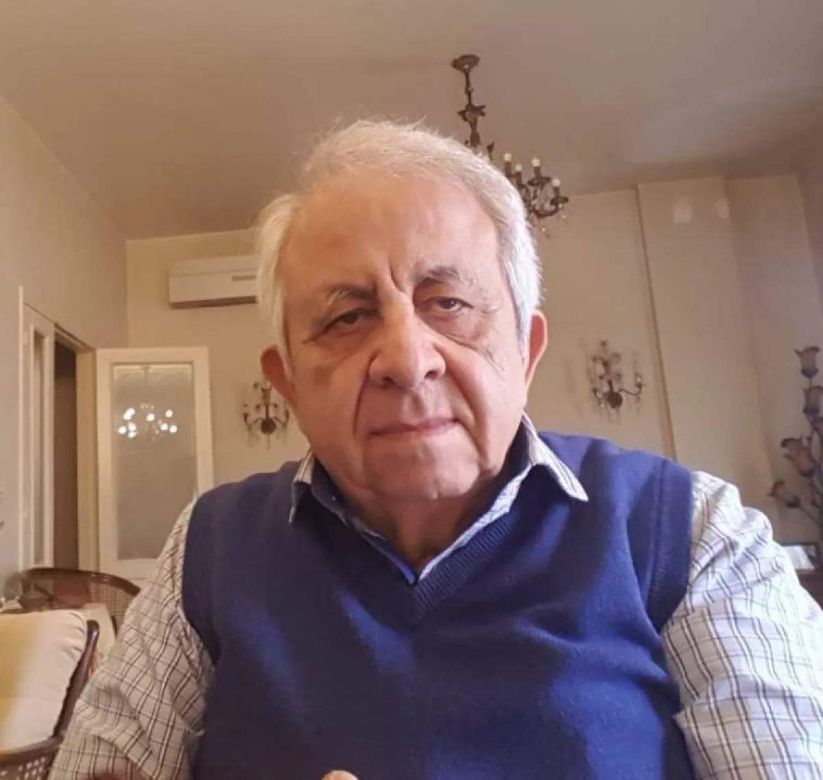 الكاتب مصطفى جوني