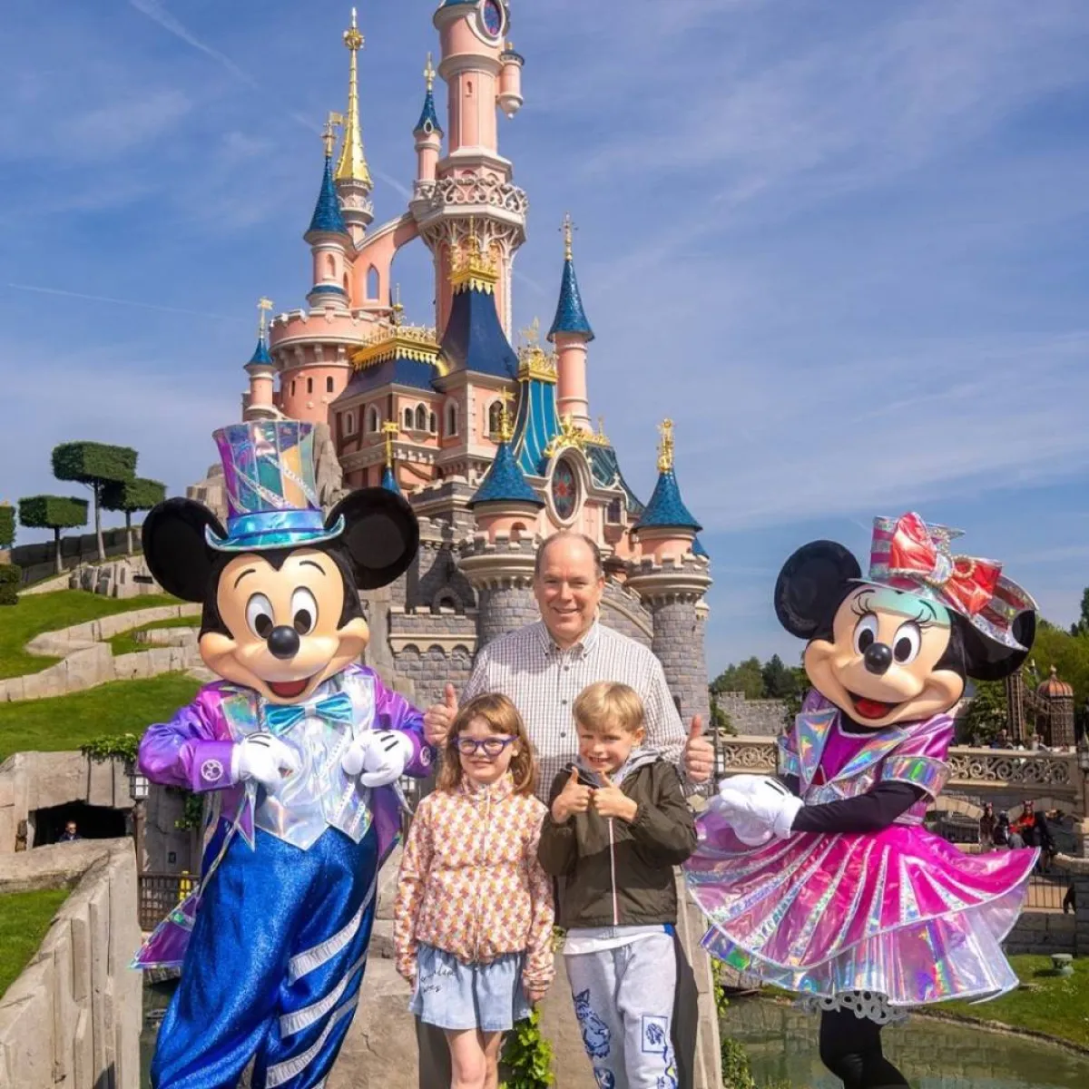 الأمير ألبرت مع جاك وغابريلا- الصورة من موقع People