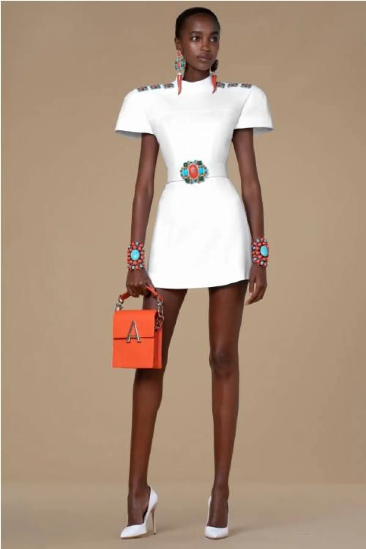 فستان أبيض من أندرو جي إن  Andrew Gn