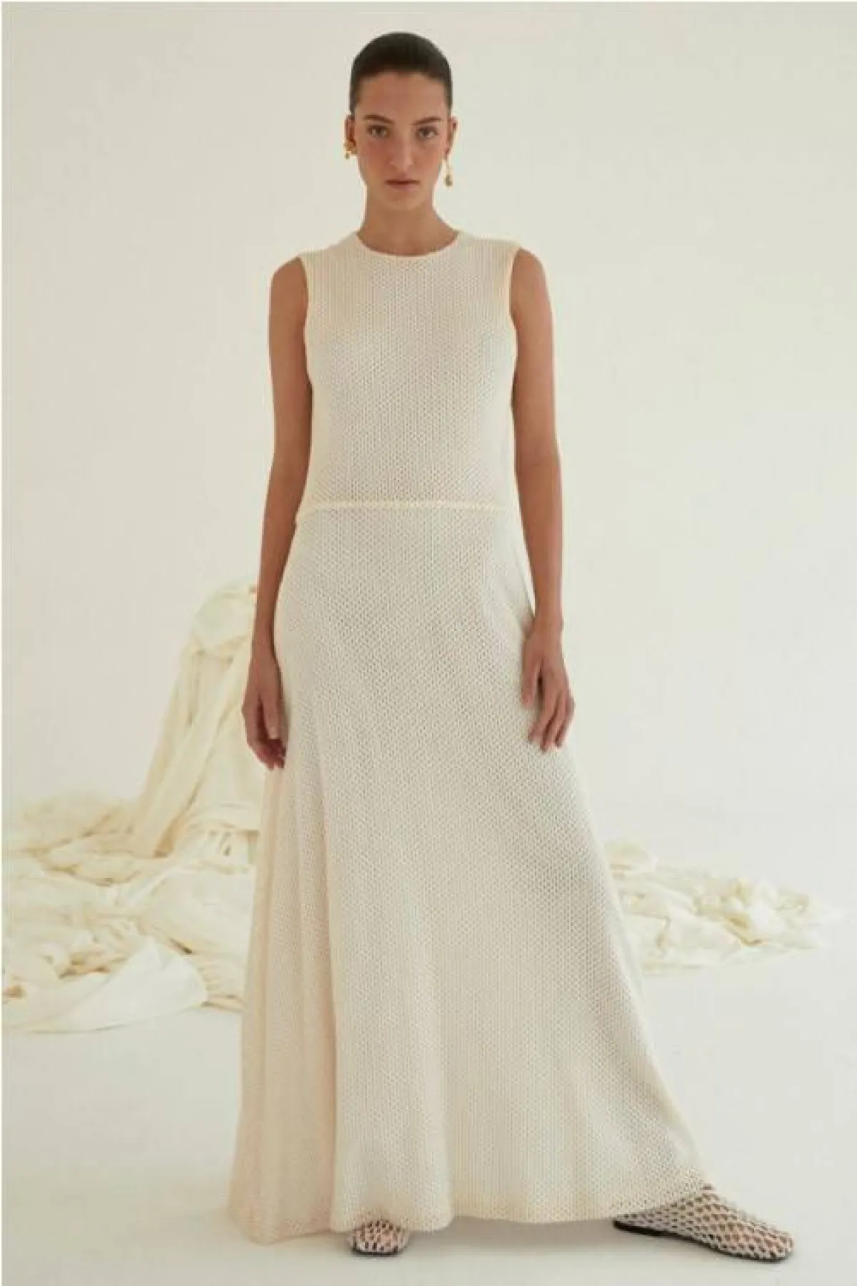 فستان أبيض من ألبوس لومين  Albus Lumen