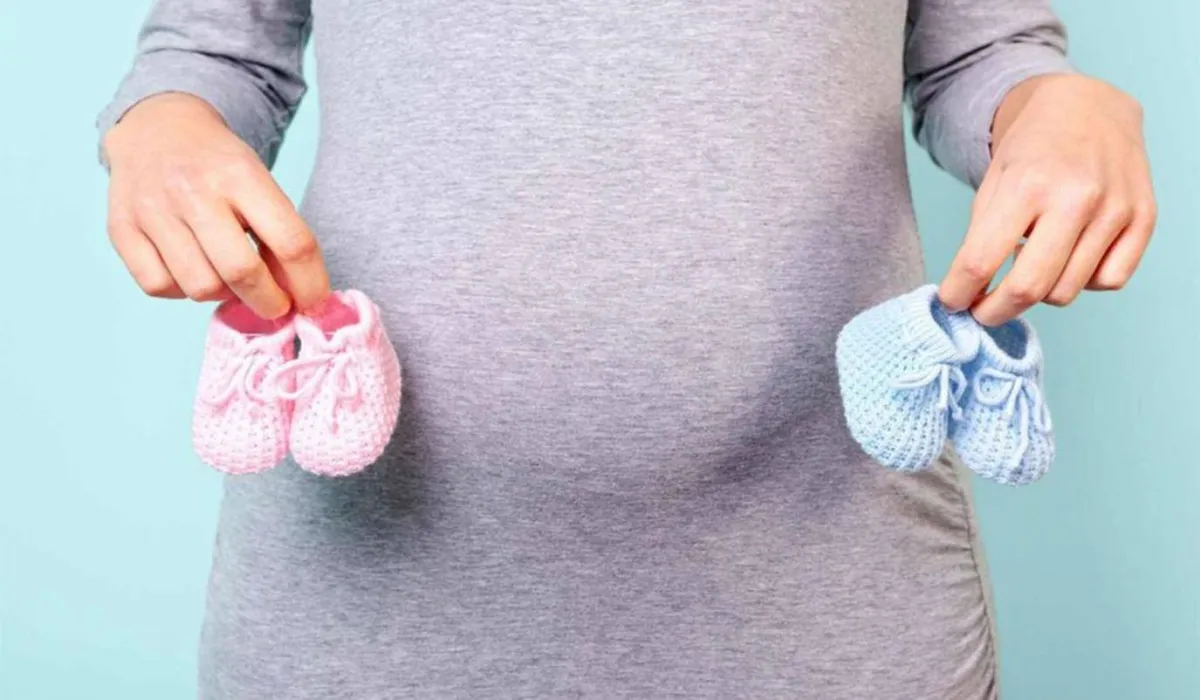 صورة لحامل تستمتع بحملها