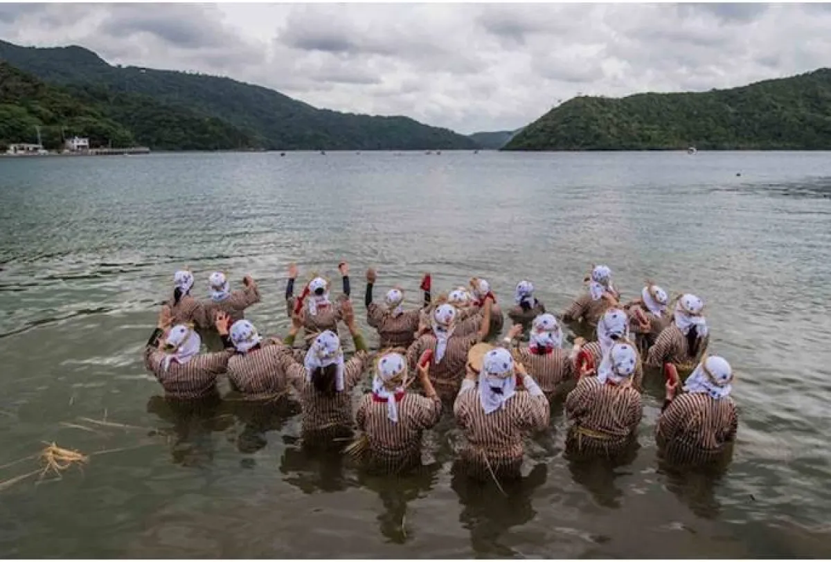 سيدات معمرات