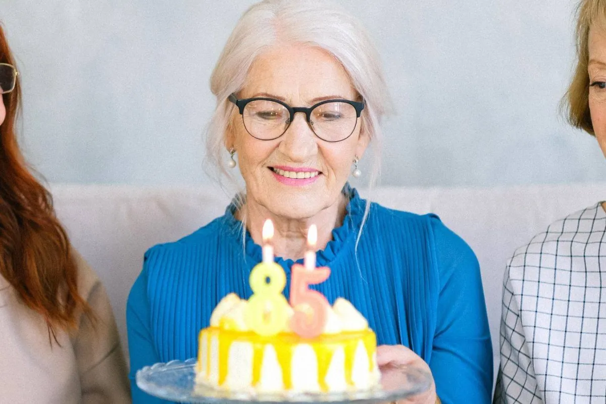 امرأة معمرة 